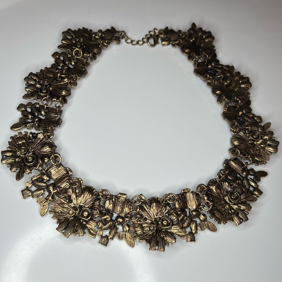 Fun Daisy Statement Necklace (EUC) - Picture 5 of 5